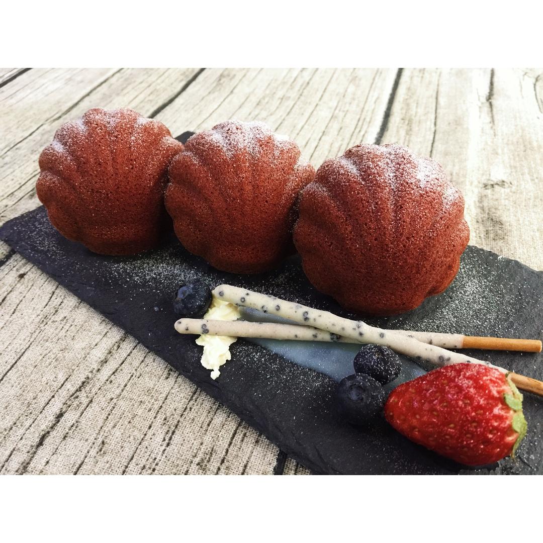 玛德琳（蓝带方）