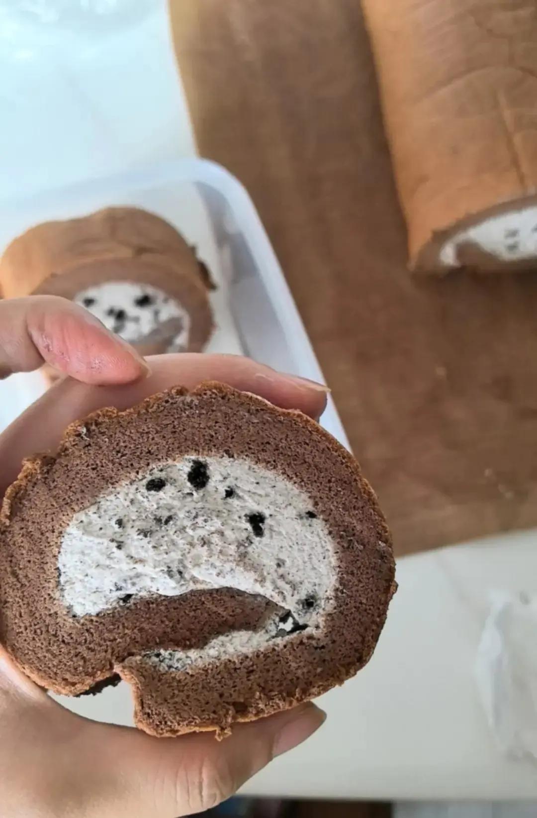 蛋糕卷这样做‼️不掉皮不开裂（小视频食谱）