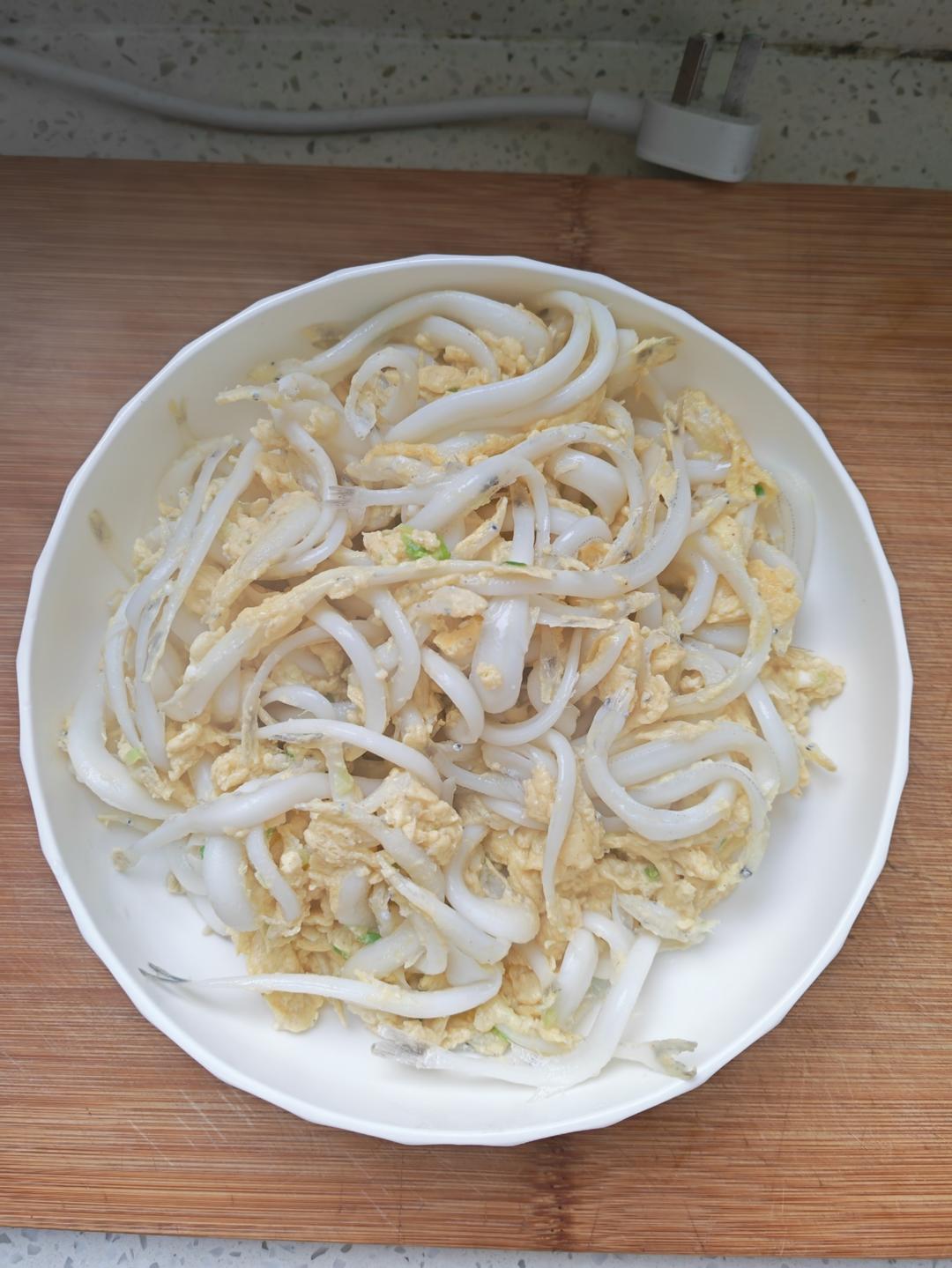 面条鱼炒鸡蛋