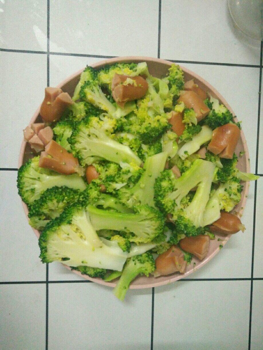 蒜香西兰花炒脆皮肠