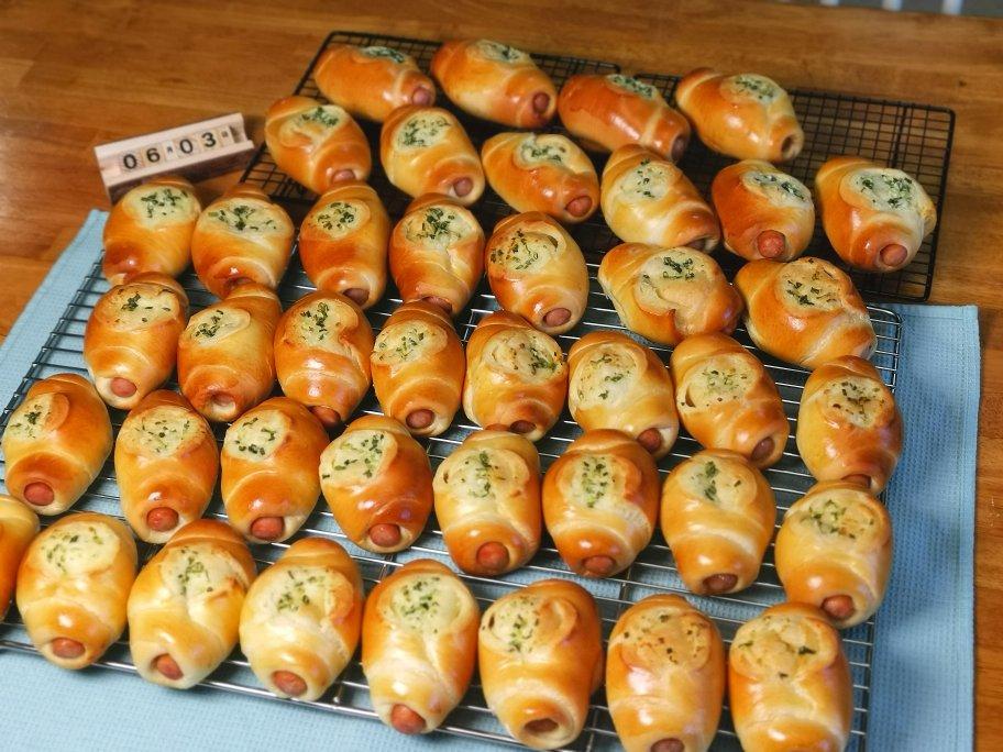 蒜香肠仔包