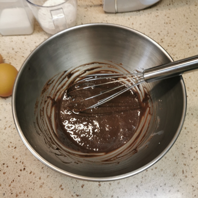 零失败❗️超详细的六寸巧克力戚风蛋糕的做法 步骤4