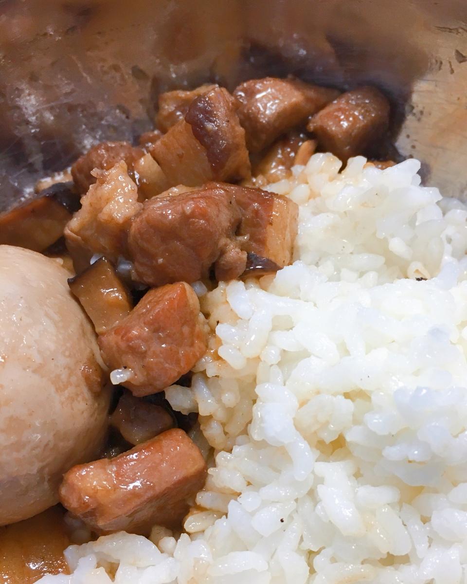 洋葱酥卤肉饭