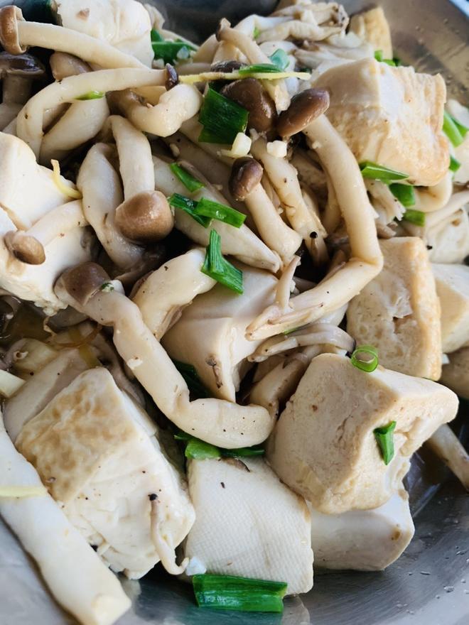 蟹味菇炖豆腐的做法