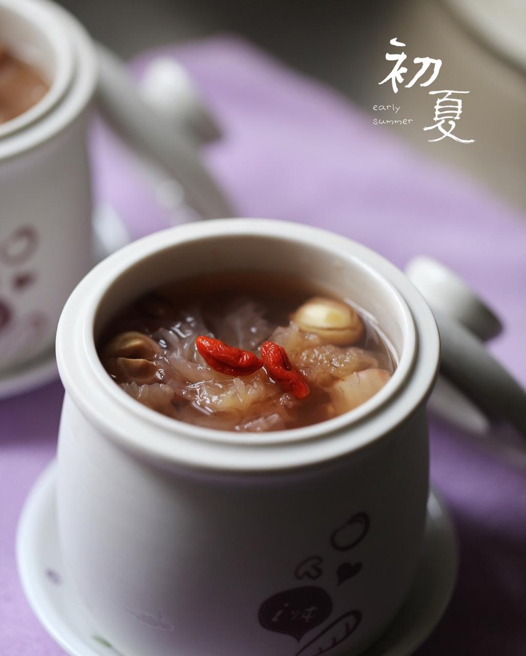 红枣薏米银耳羹