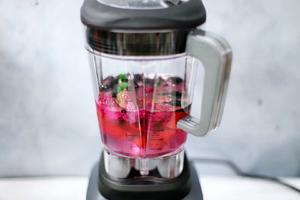 火龙果桑葚草莓果汁的做法 步骤4