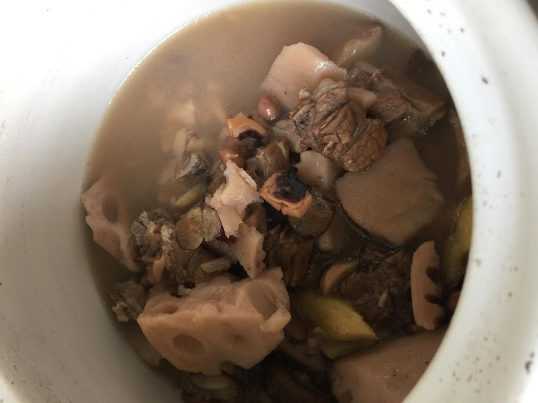 养生汤❤️莲藕排骨汤