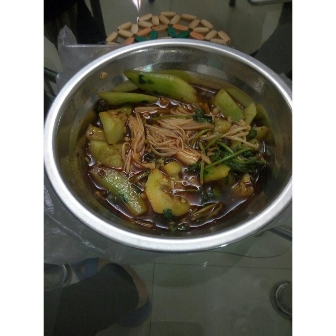 金针菇凉拌黄瓜