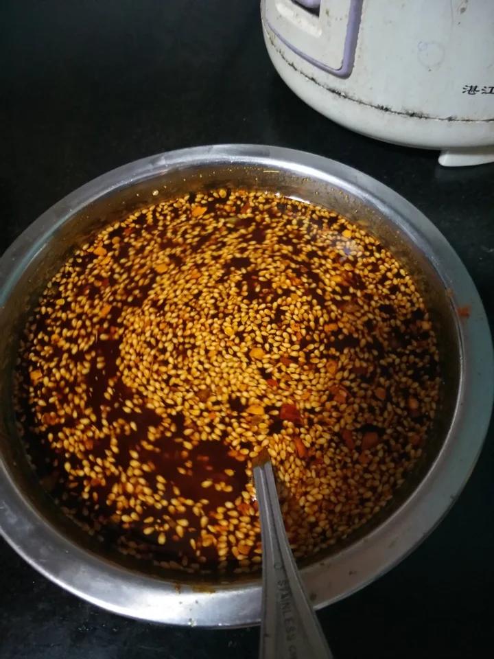 拌鞋底都好吃的万能辣椒油