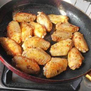 平底锅版烤鸡翅的做法 步骤4