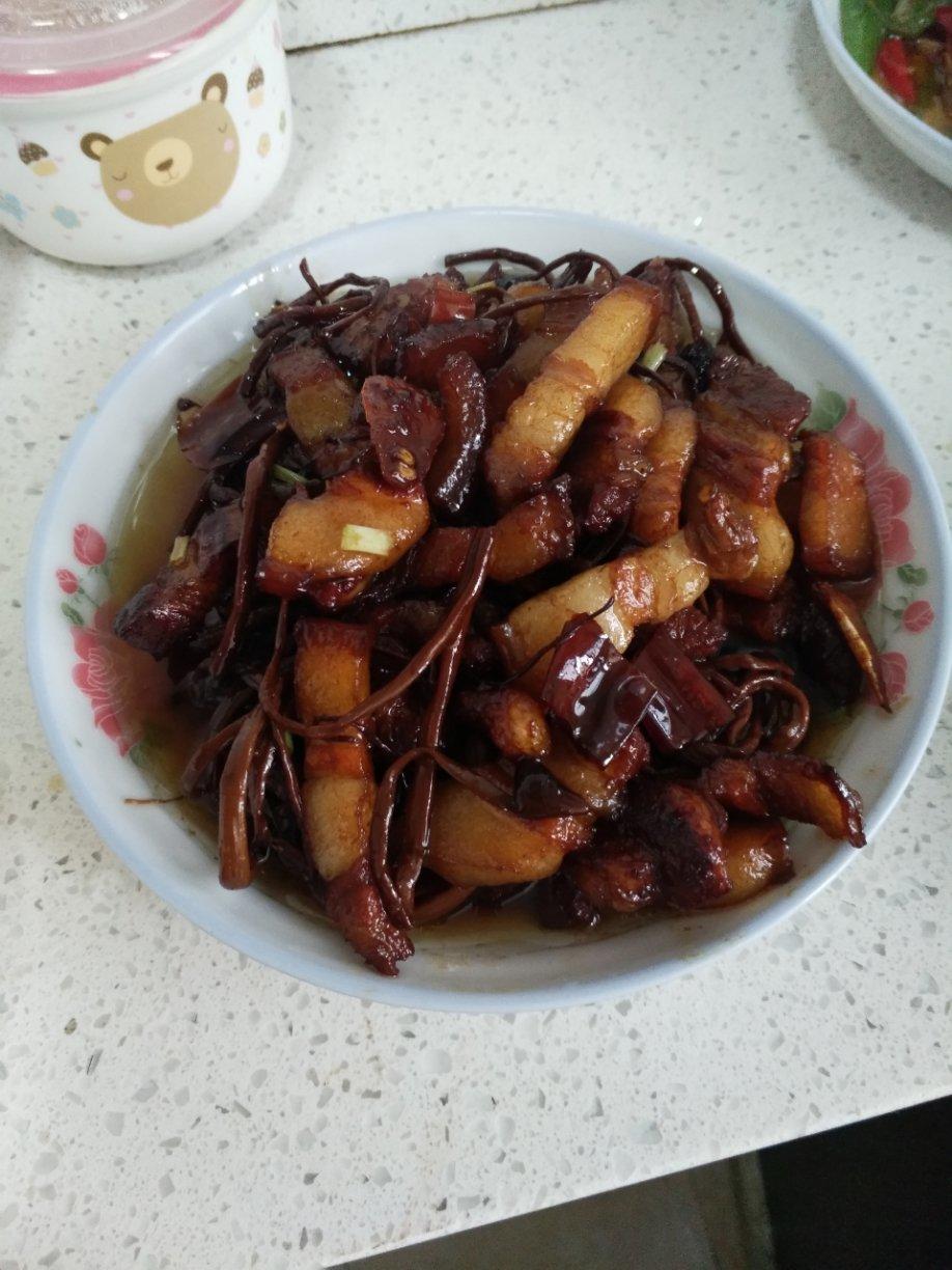 茶树菇烧五花肉