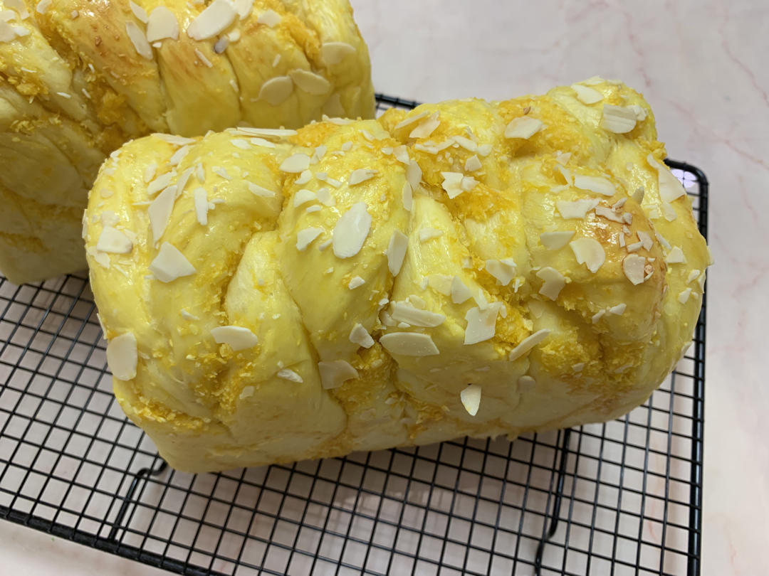 金灿灿的南瓜椰蓉吐司(波兰种)