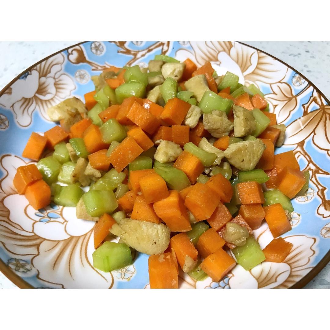 胡萝卜黄瓜鸡胸肉