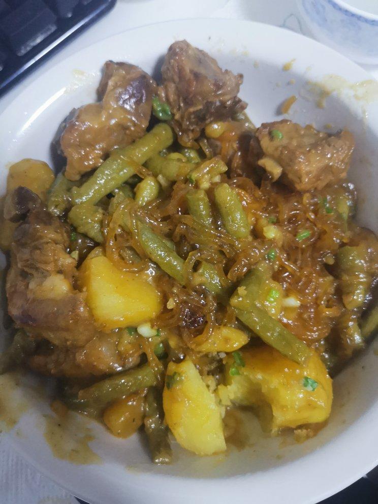红烧排骨炖芸豆土豆