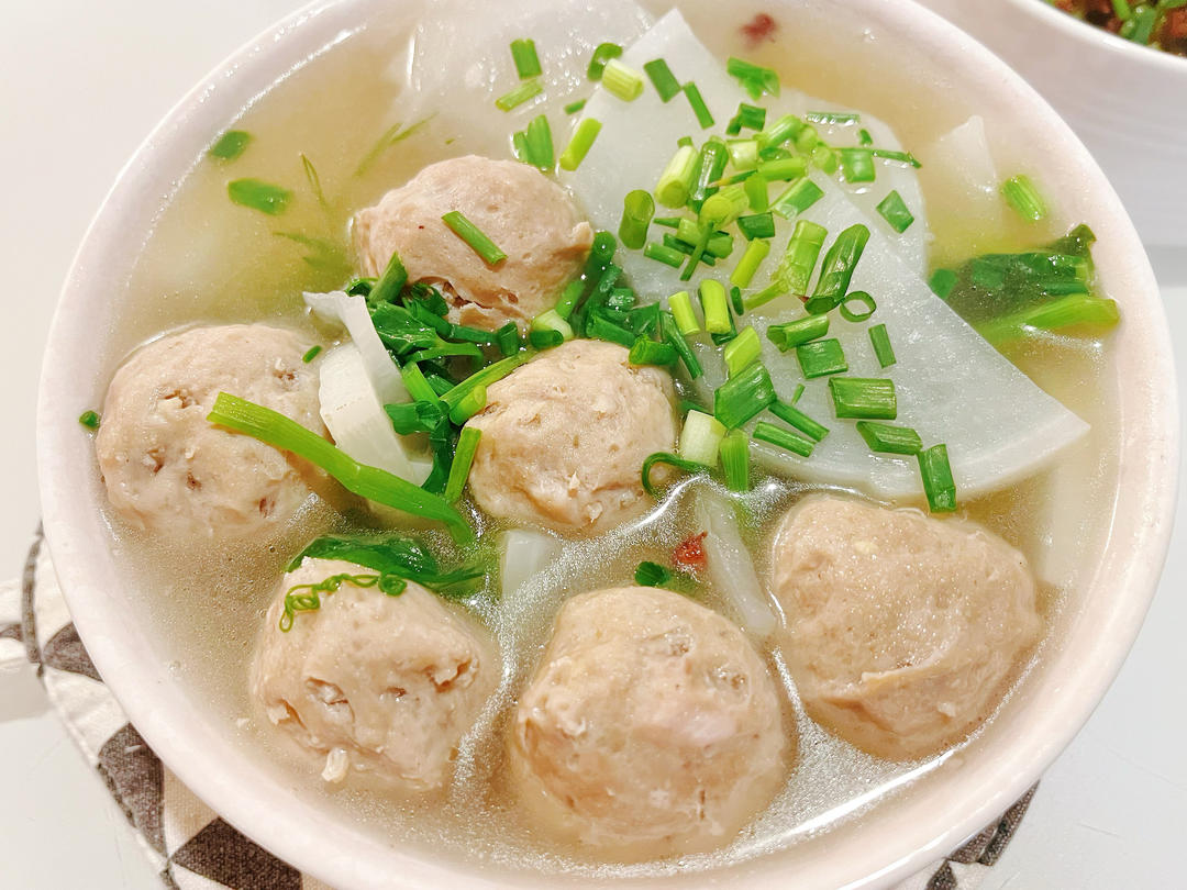 牛肉丸子萝卜汤，简单易做的鲜美味道