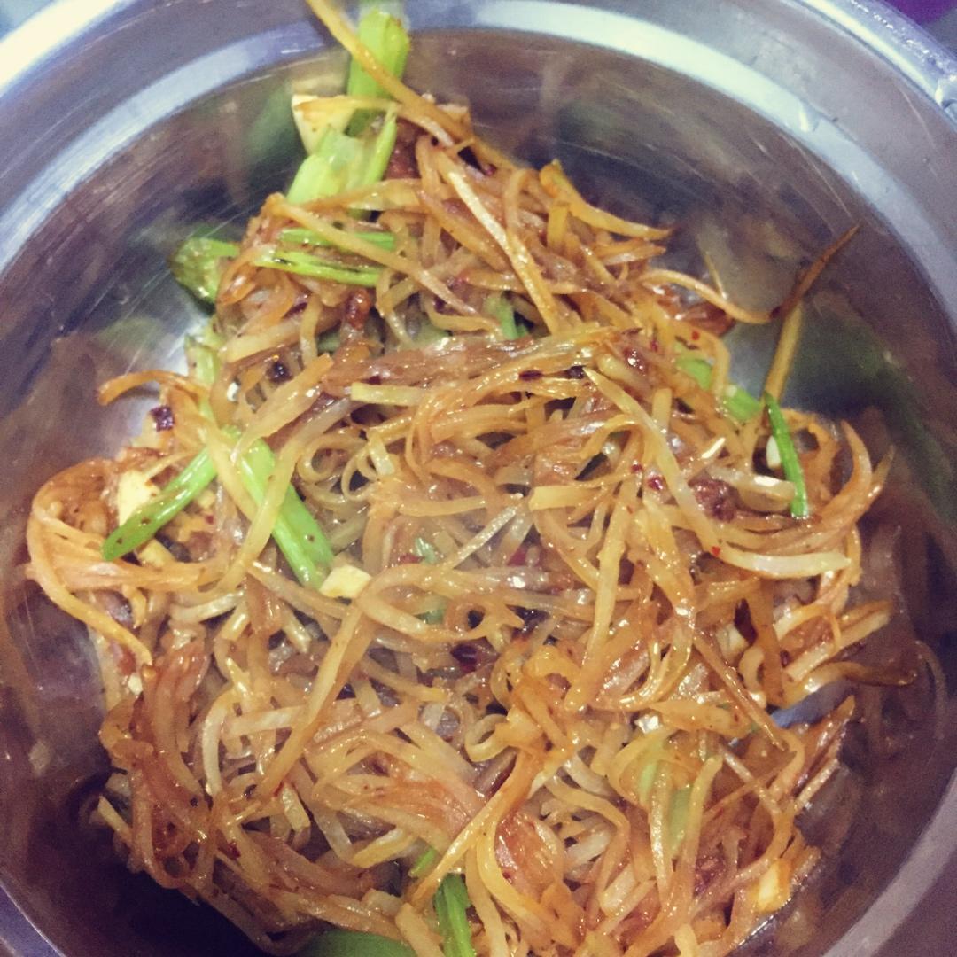 土豆炒芹菜