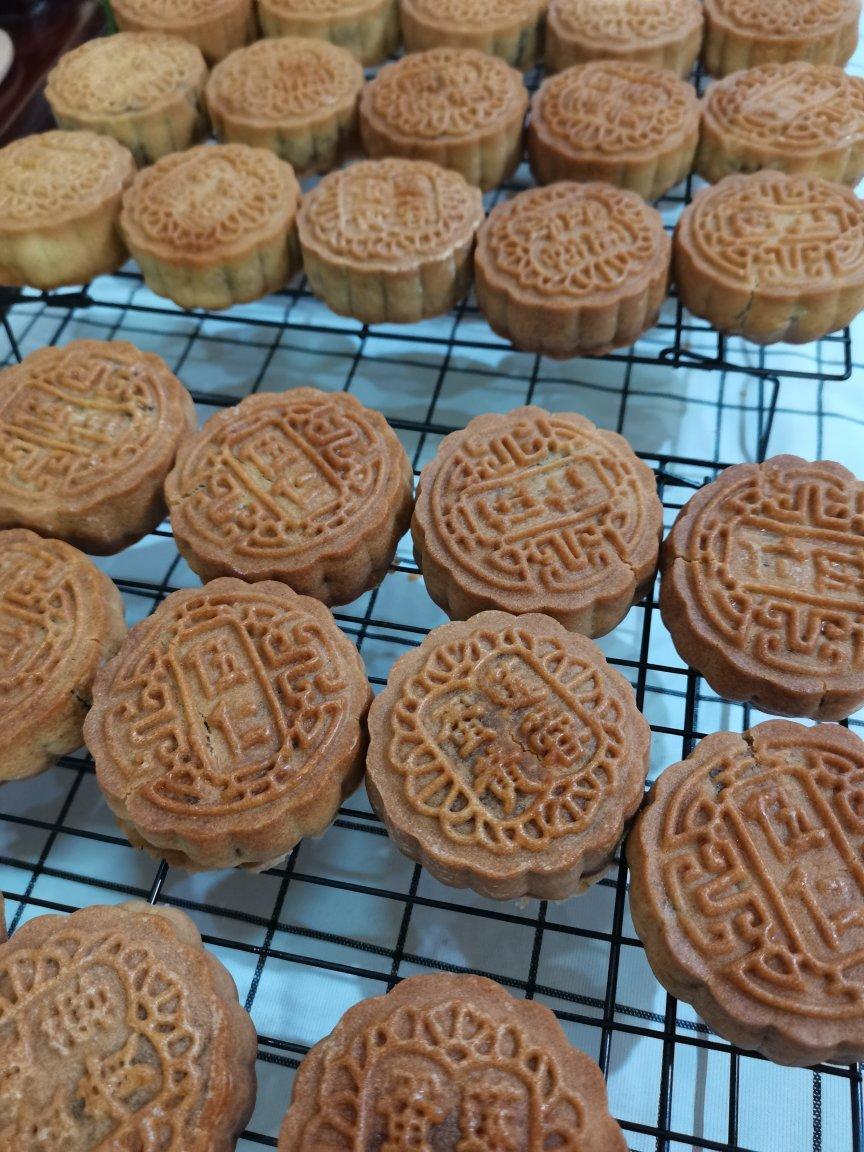 广式月饼—蛋黄莲蓉月饼