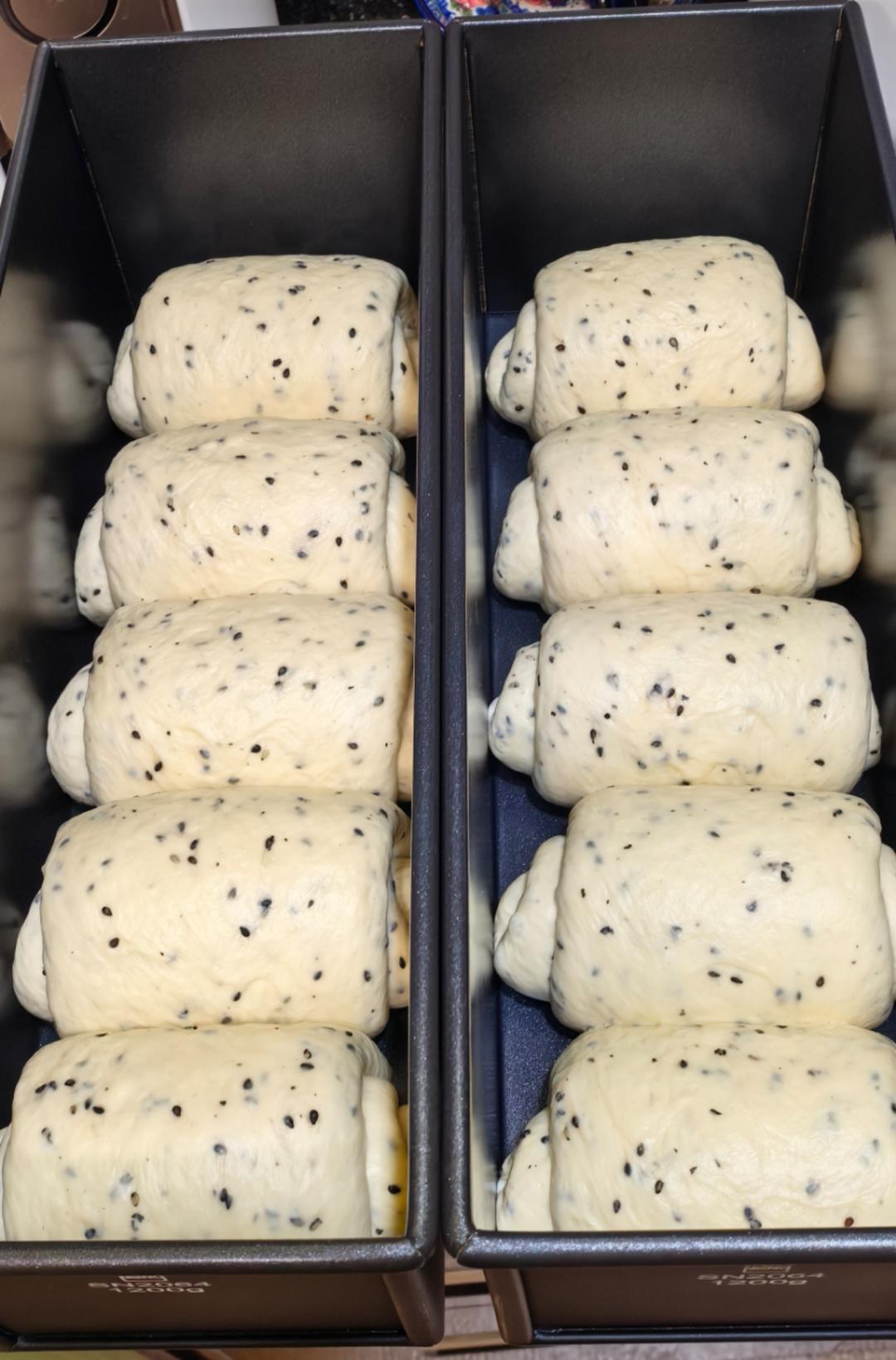 咸盐黑芝麻吐司