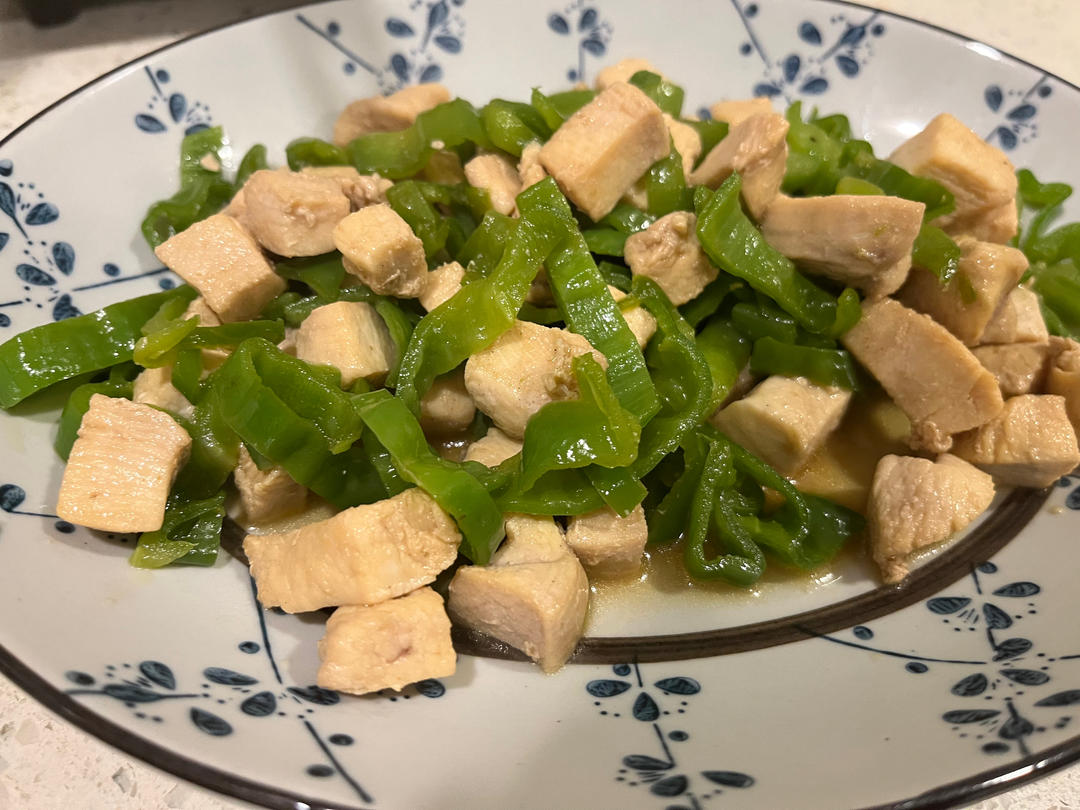 嫩嫩的鸡胸肉炒青椒