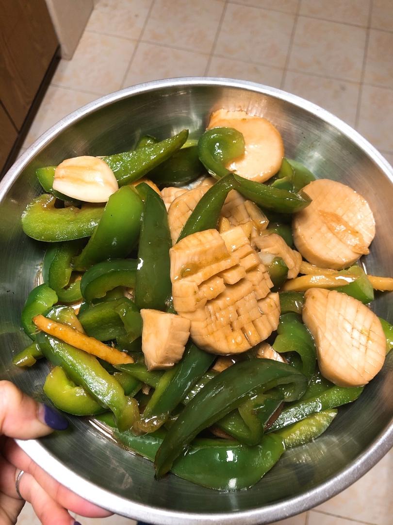 杏鲍菇炒灯笼椒