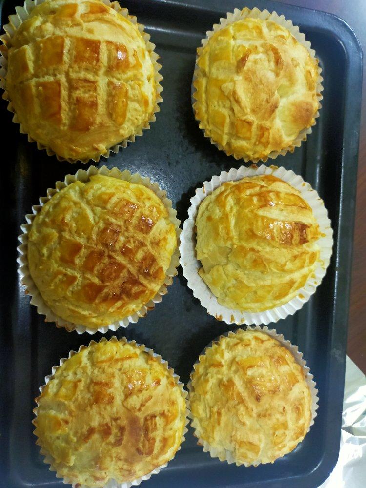 好吃到炸裂的港式菠萝包（附带制作酥皮的小视频）