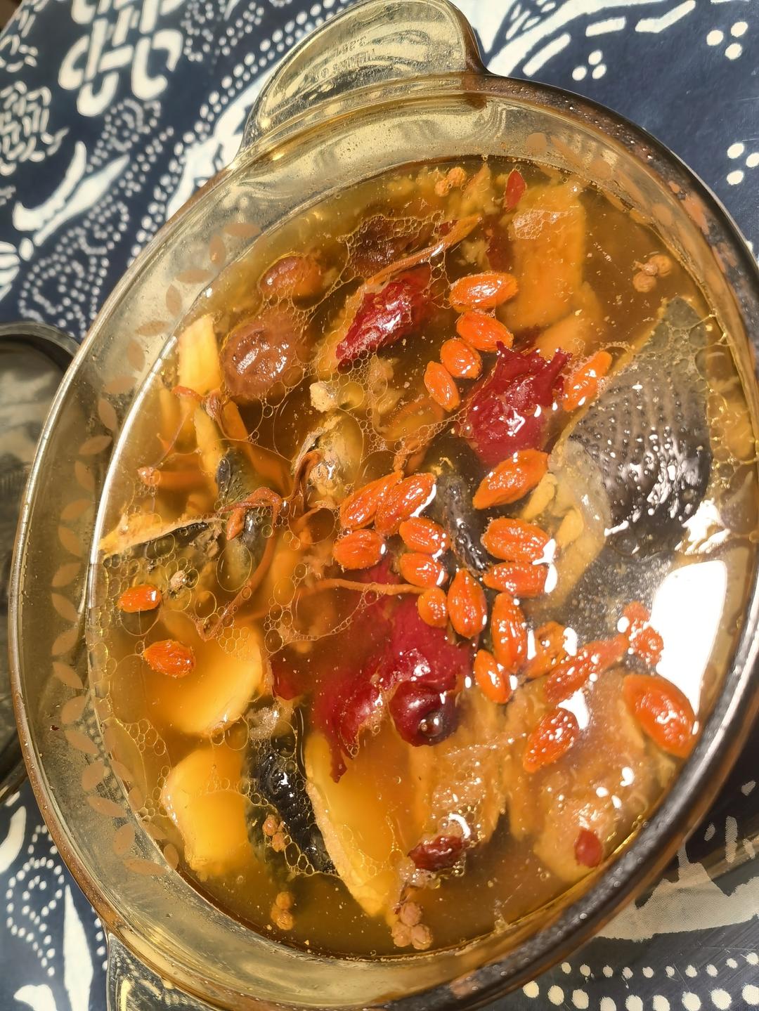 女人补气血（乌鸡汤）