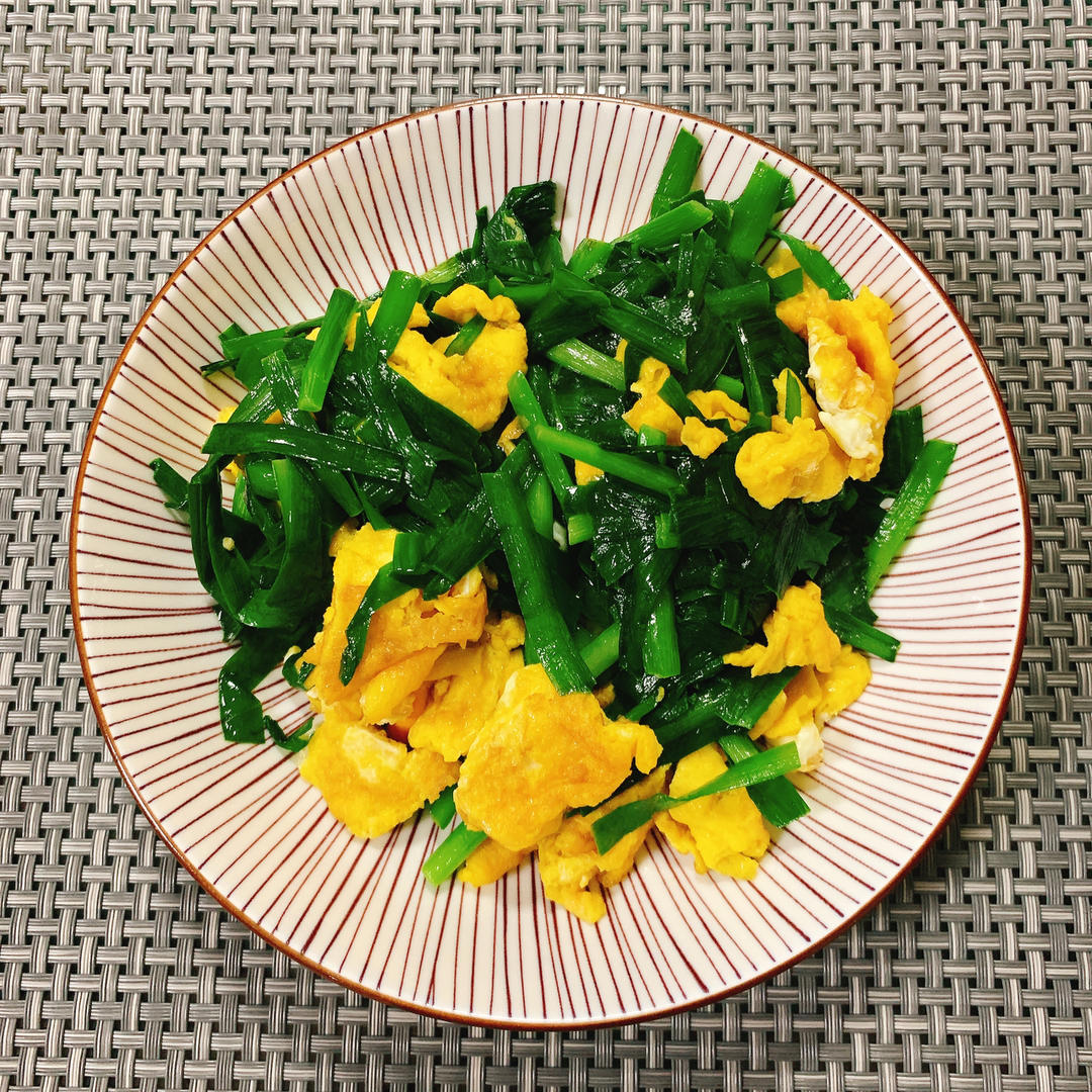 韭菜炒鸡蛋——三分钟快手下饭菜 掌握火候的秘诀