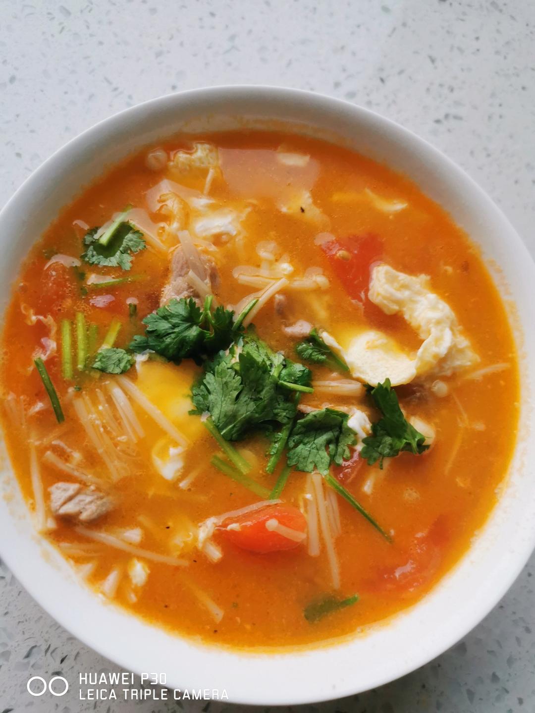 减脂也要好吃｜减脂期必备快手汤：番茄金针菇汤