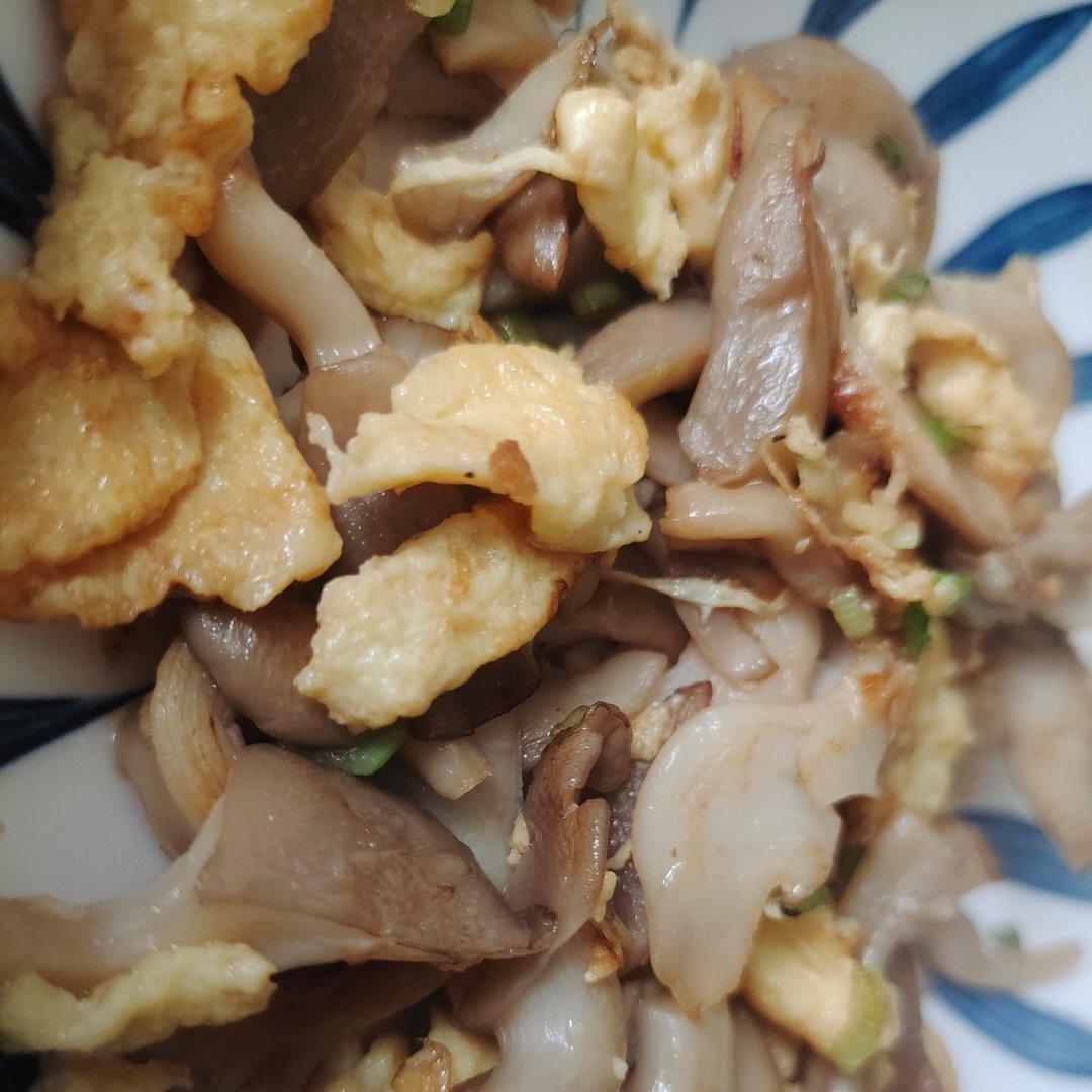 秀珍菇炒鸡蛋