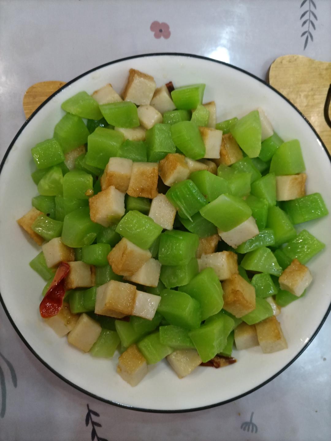 翡翠黄金～莴笋鱼豆腐