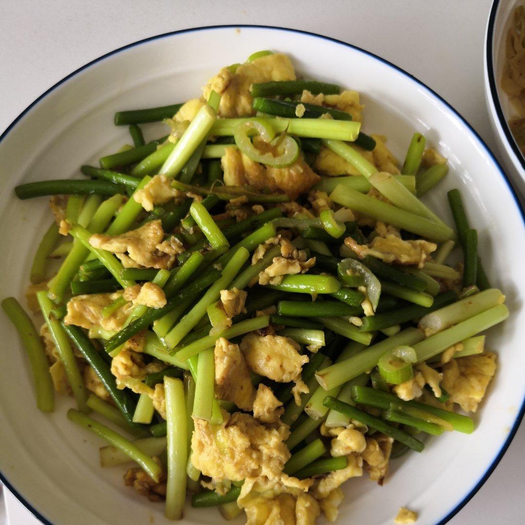 两分钟做好蒜苔炒鸡蛋