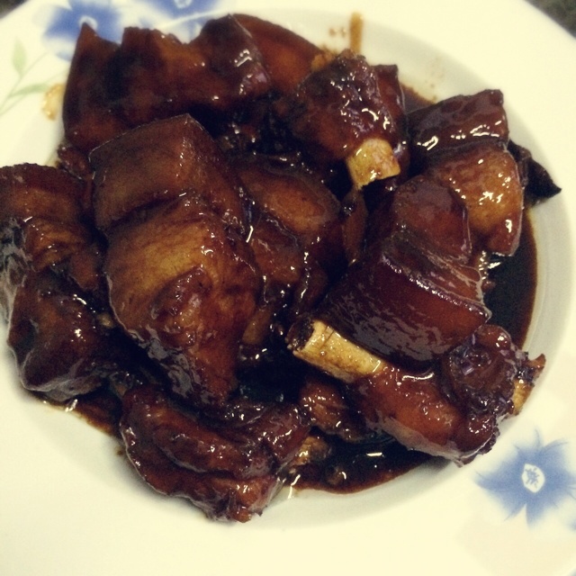 吃着碗里望着锅里的红烧肉