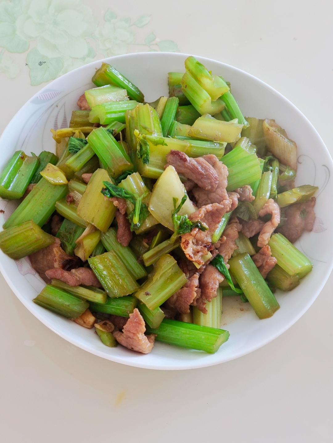 芹菜炒肉