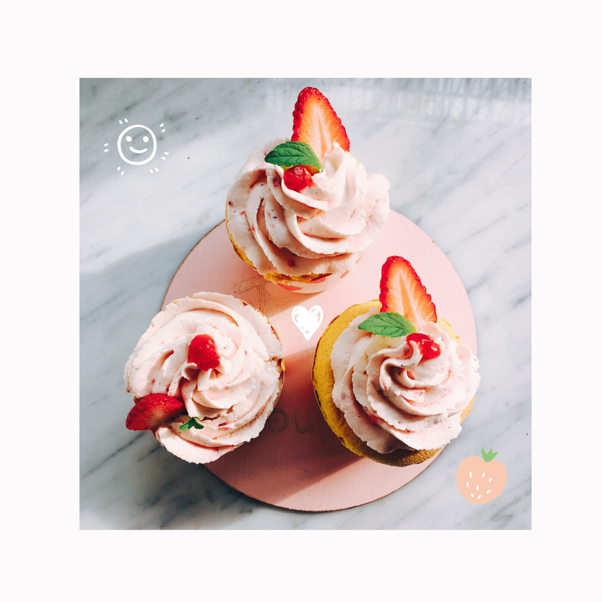 粉红草莓奶油cupcake