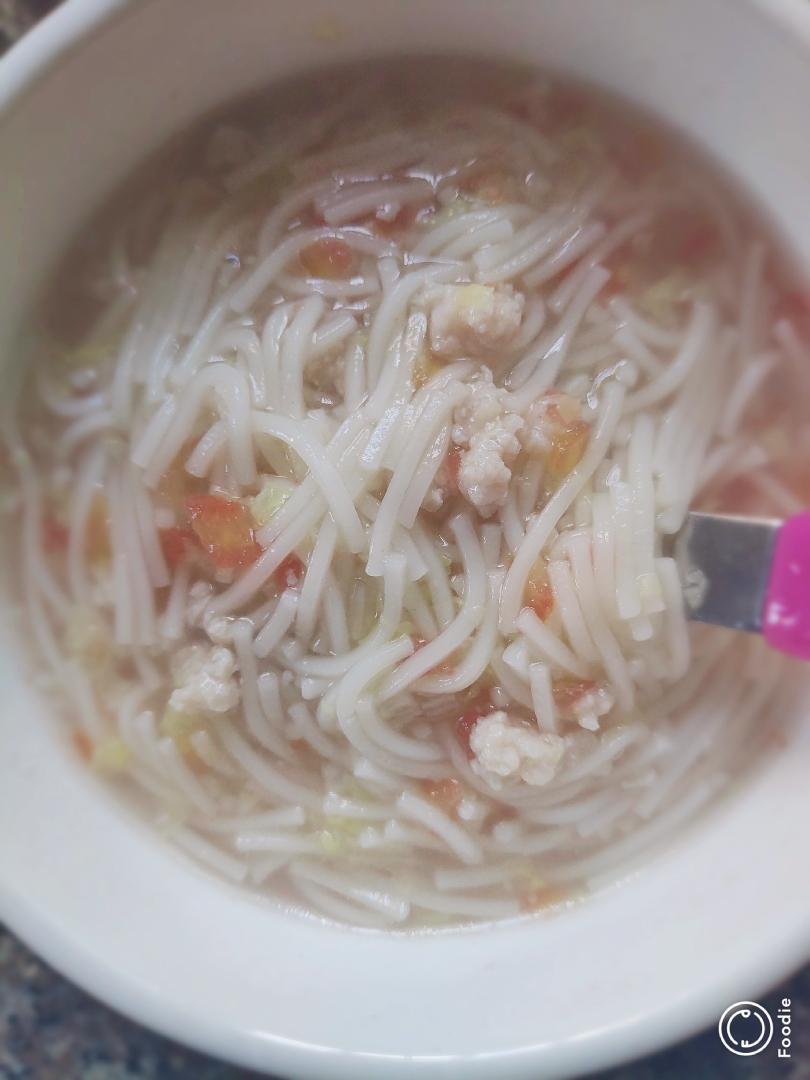 10个月以上宝宝辅食西红柿白菜瘦肉面的做法