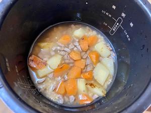 宝宝辅食🐂土豆胡萝卜牛肉焖饭的做法 步骤4