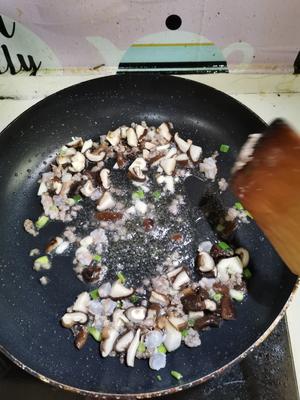 饭渣宝宝也爱的青菜香菇瘦肉粥的做法 步骤7