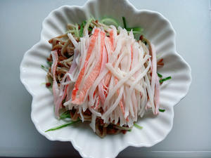 【夏日开胃菜】凉拌蟹柳金针菇的做法 步骤5