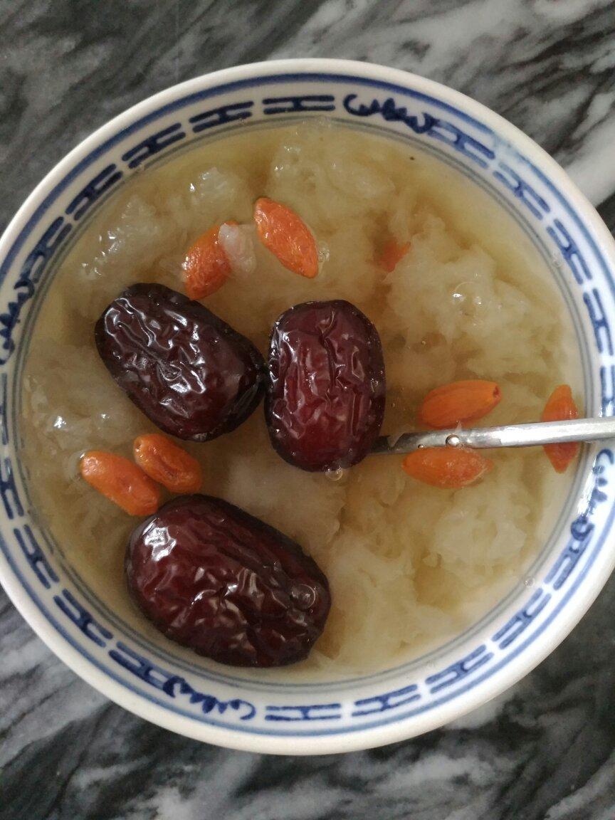 给你再多的爱都不够做的银耳燕窝糖水