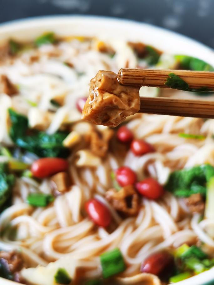 终于做出来了麻辣米线的豆干肉酱！的做法