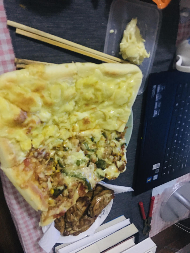 四拼披萨