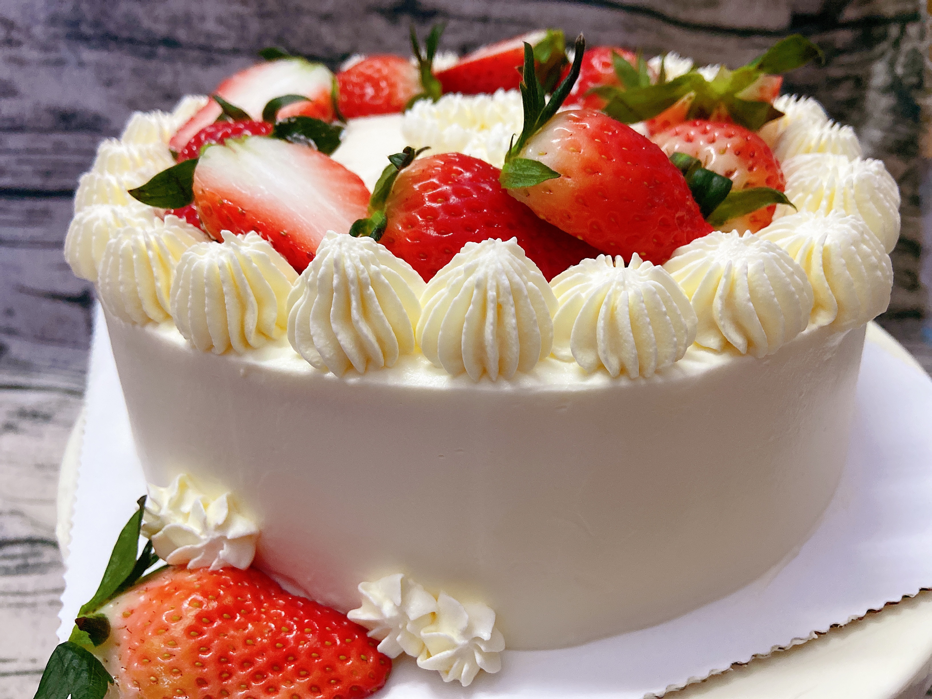简约8寸草莓🍓生日蛋糕的做法