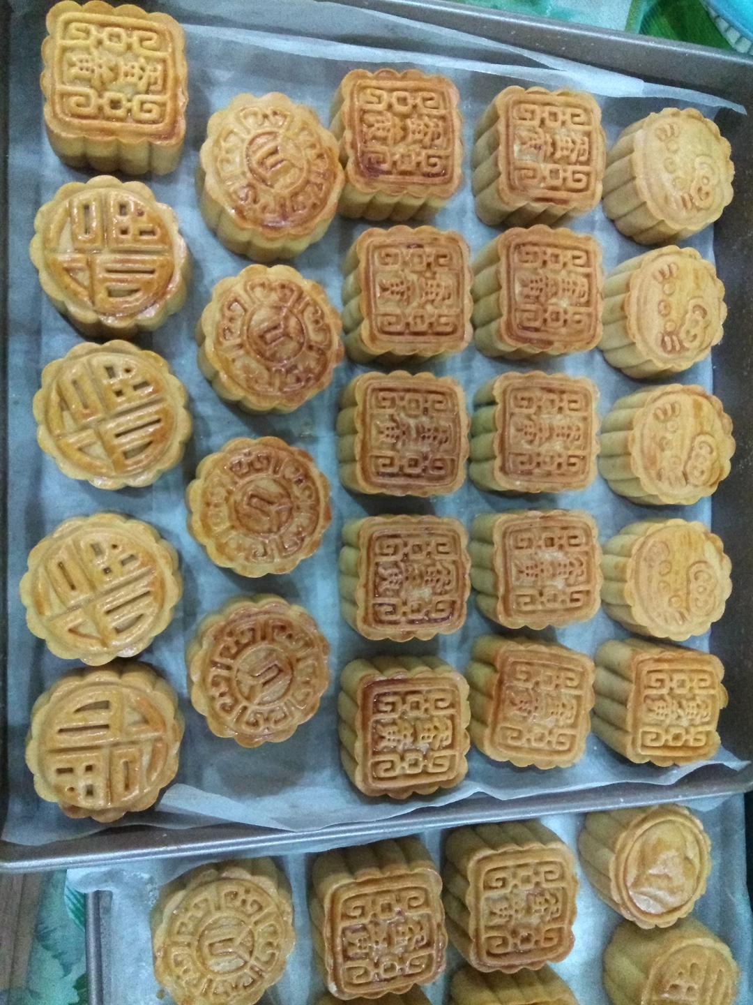 广式经典——白莲蓉蛋黄月饼
