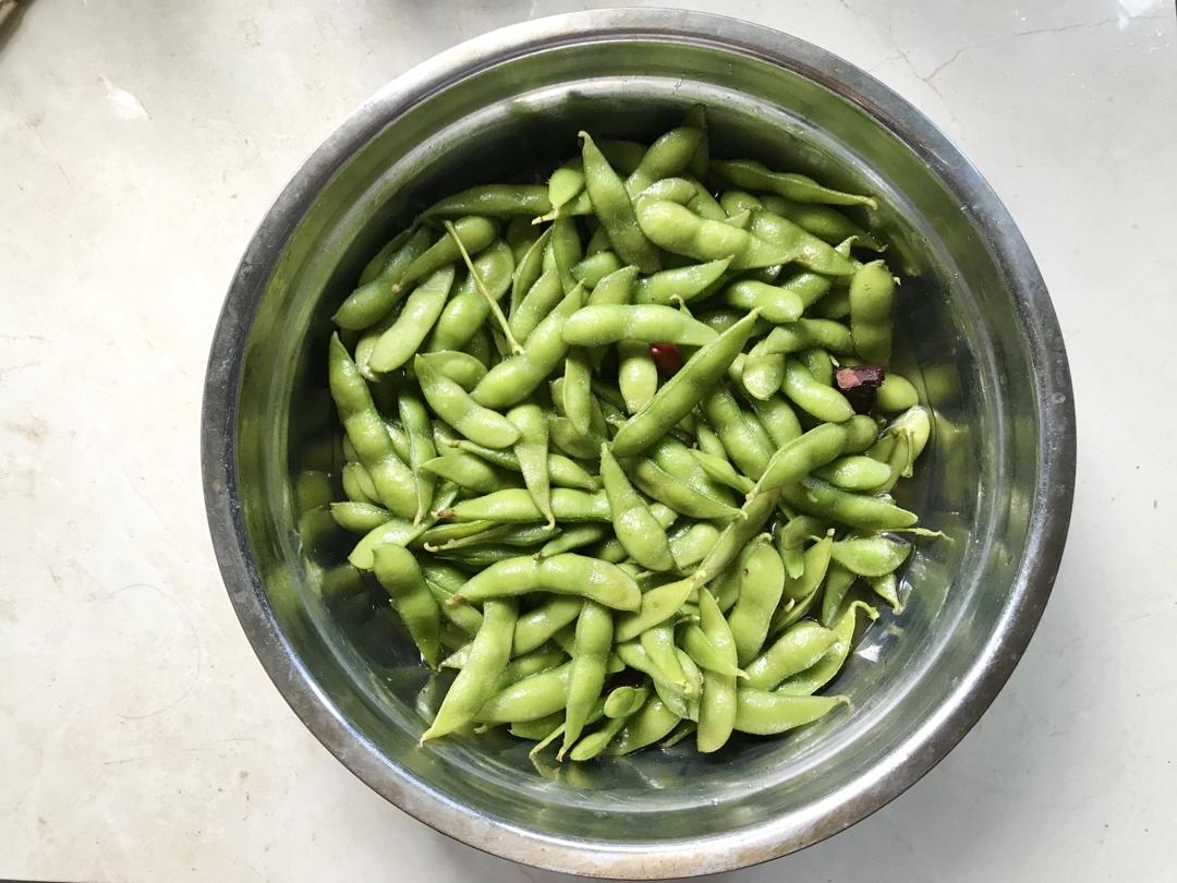 厨师长教你一道小吃：“盐水毛豆”的家常做法，好吃的停不下来