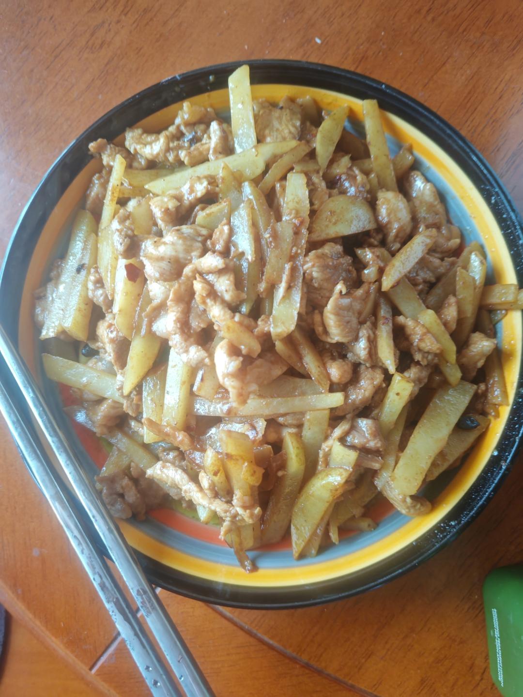 青椒土豆炒肉丝