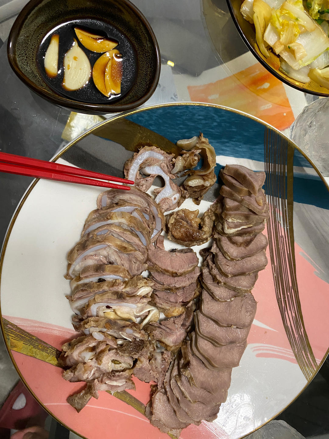 家常卤猪舌头蘸酱油