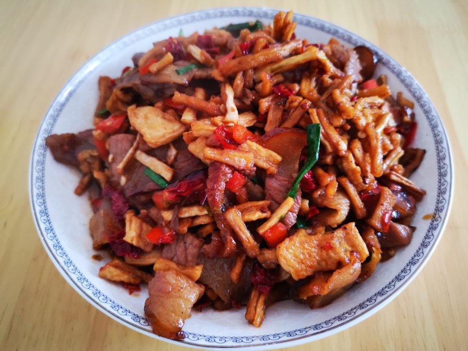 萝卜干炒腊肉（湘菜）新增腊肉快速去咸的方法