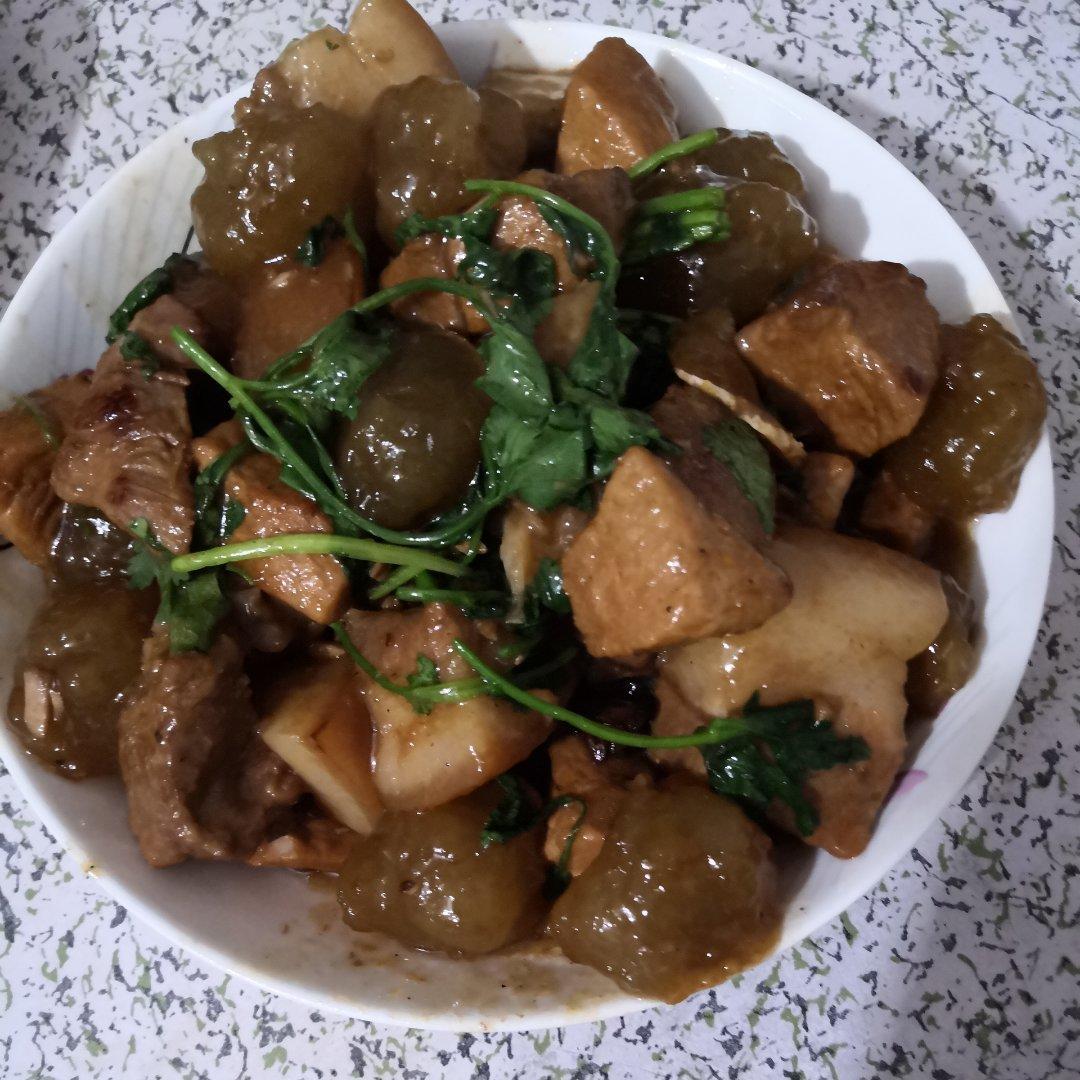 红薯粉丸子烧红烧肉