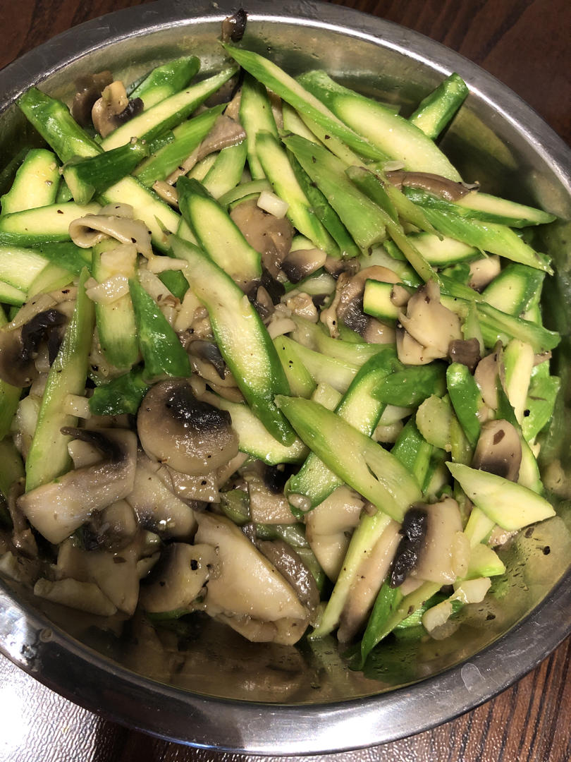 教你做最好吃的芦笋炒蘑菇 新手速get！