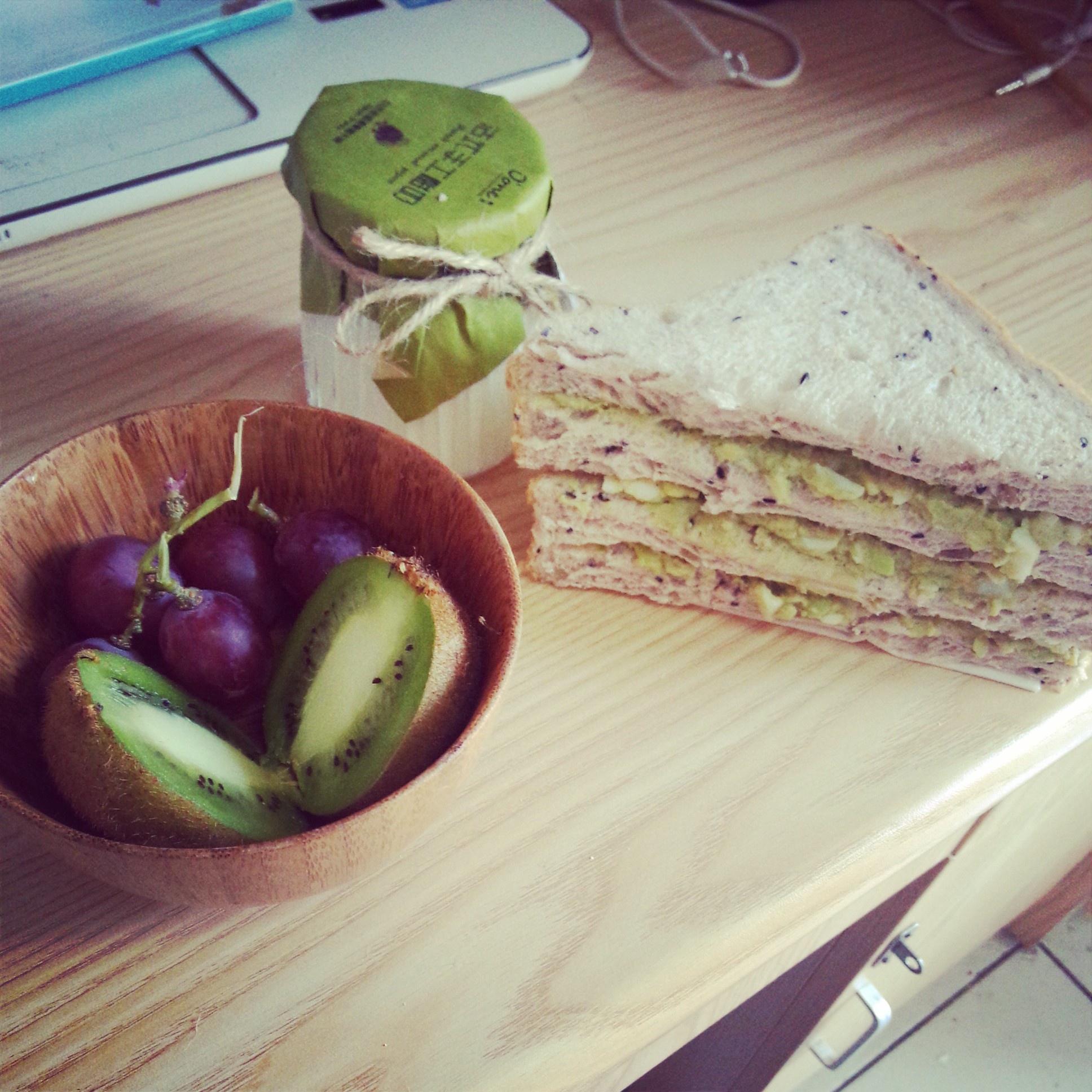 牛油果鸡蛋三明治